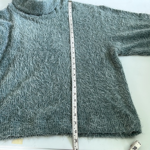 NWT Ladies eyelash sweater, Lg, oversized and super soft! - Picture 6 of 9